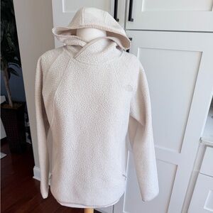 The North Face Campshire deep-pile sherpa fleece pullover hoodie